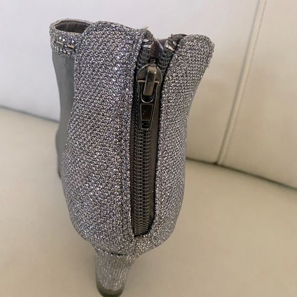 Shoes - Picture 3 of 4